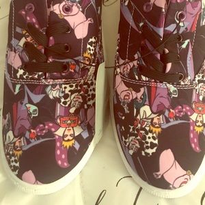 NWT DISNEY VILLAINS SZ 10 SNEAKERS